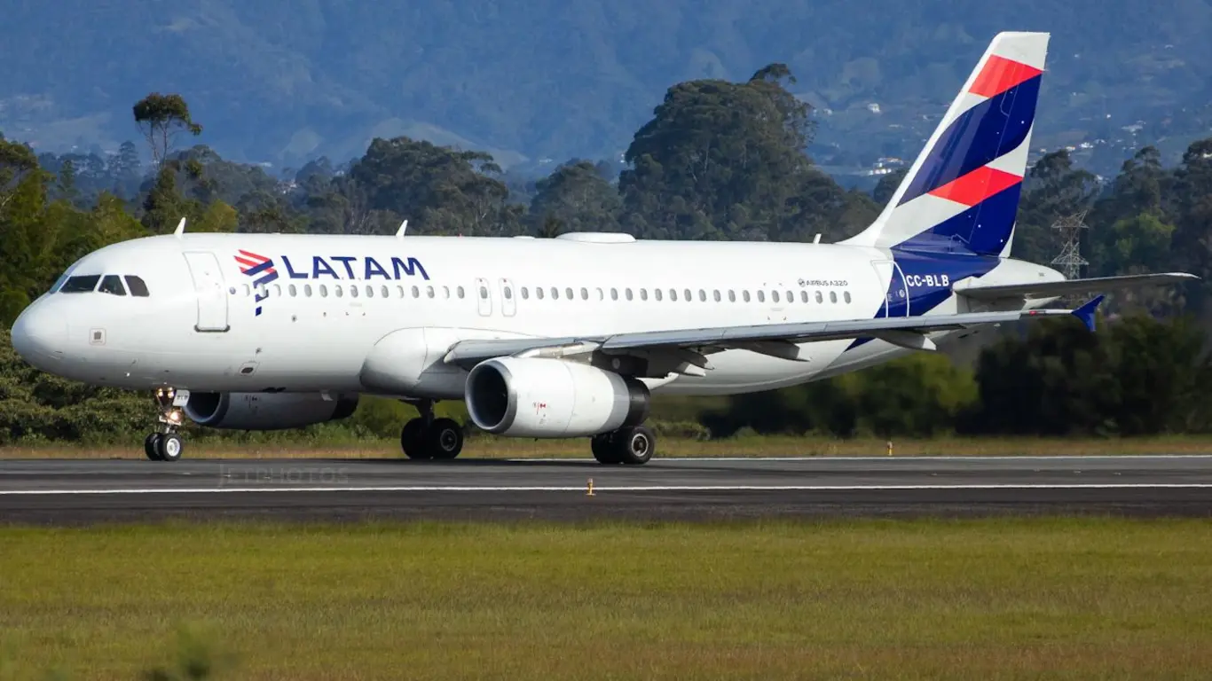 avion latam 26