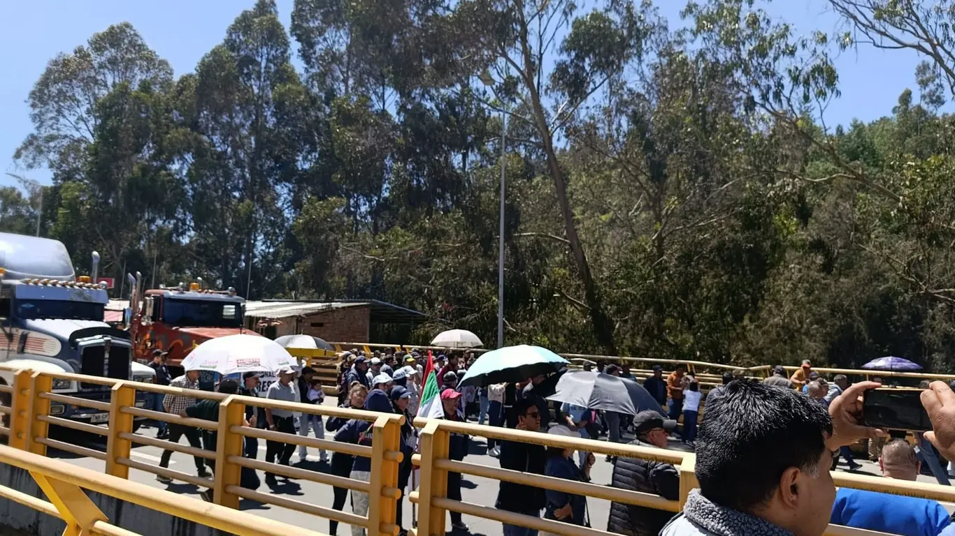 Puente Internacional de Rumichaca volvió a operar
