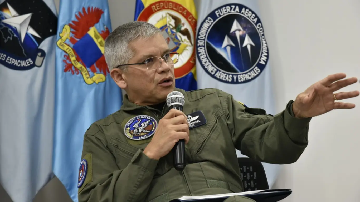 General de la FAC, Carlos Fernando Silva