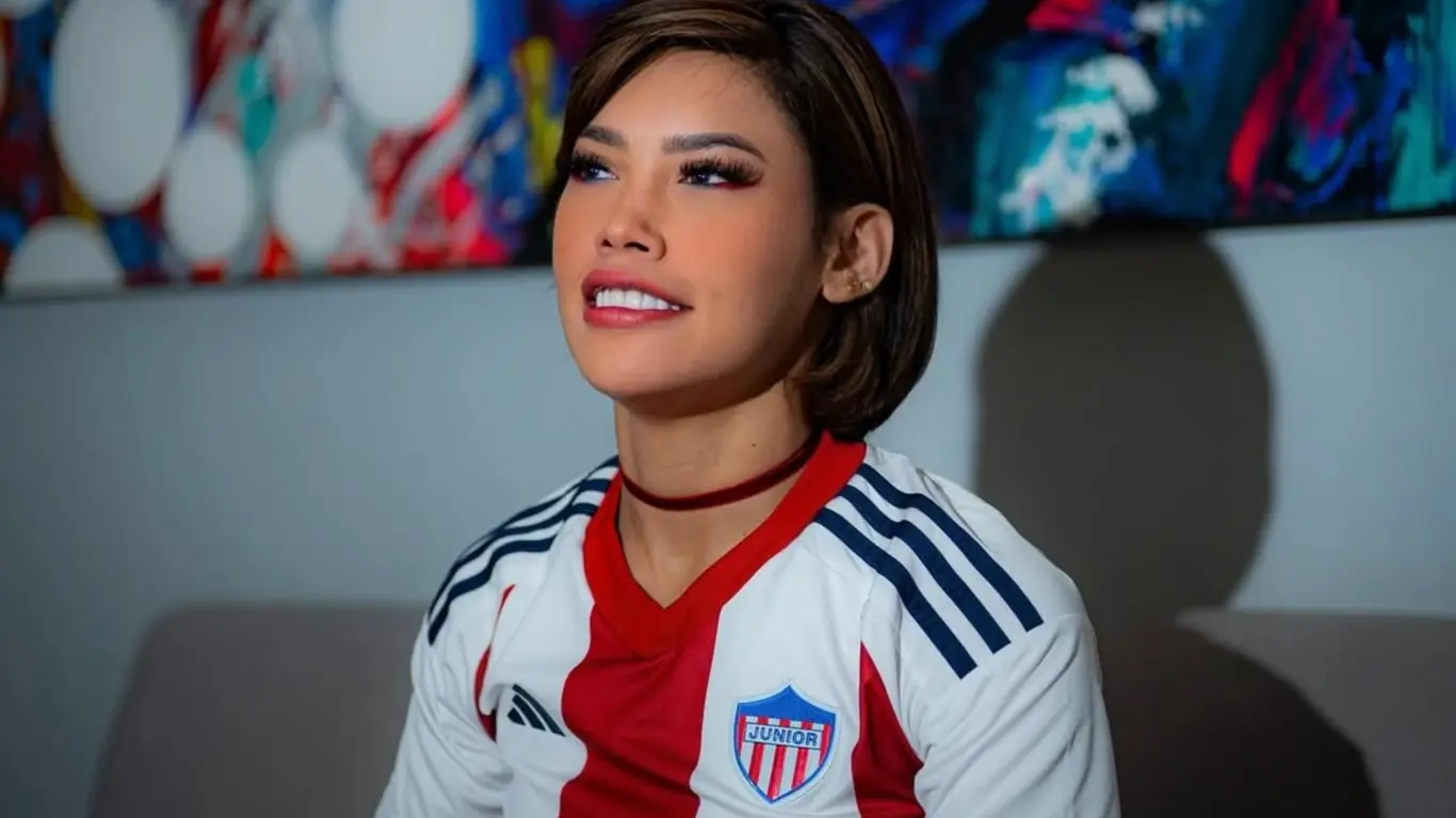 Ana del Castillo Junior