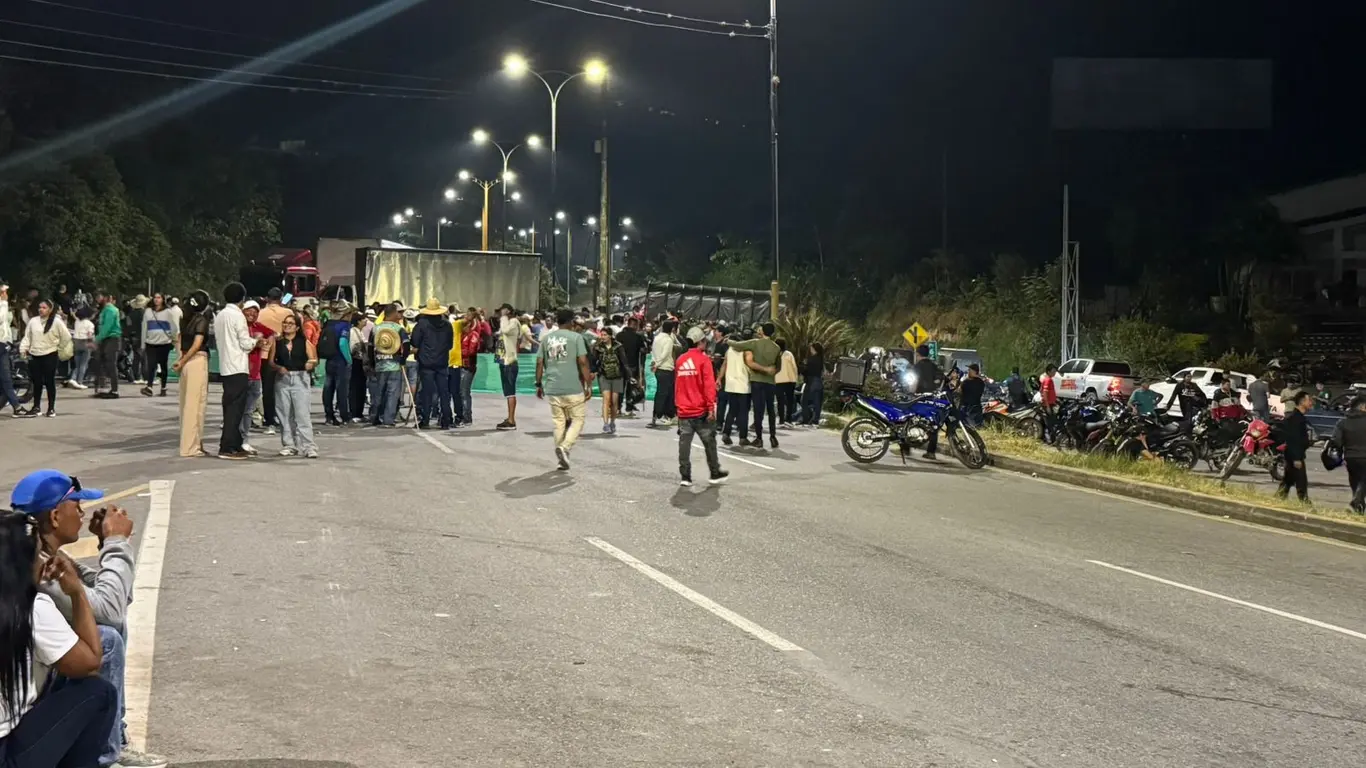 Protesta campesina y bloqueos en Santander