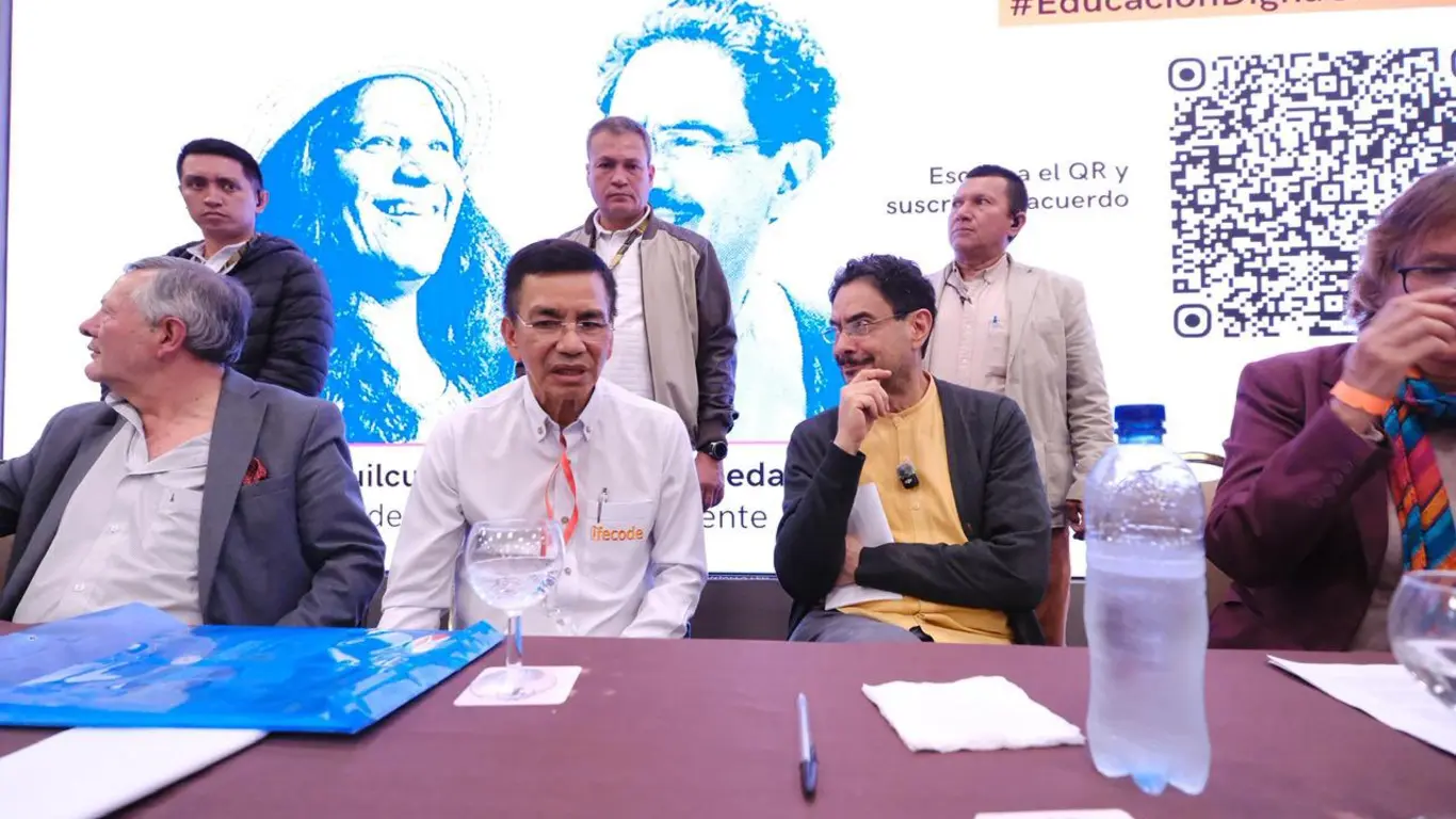 Candidato presidencial Ivan Cepeda y Domingo Ayala, presidente de Fecode