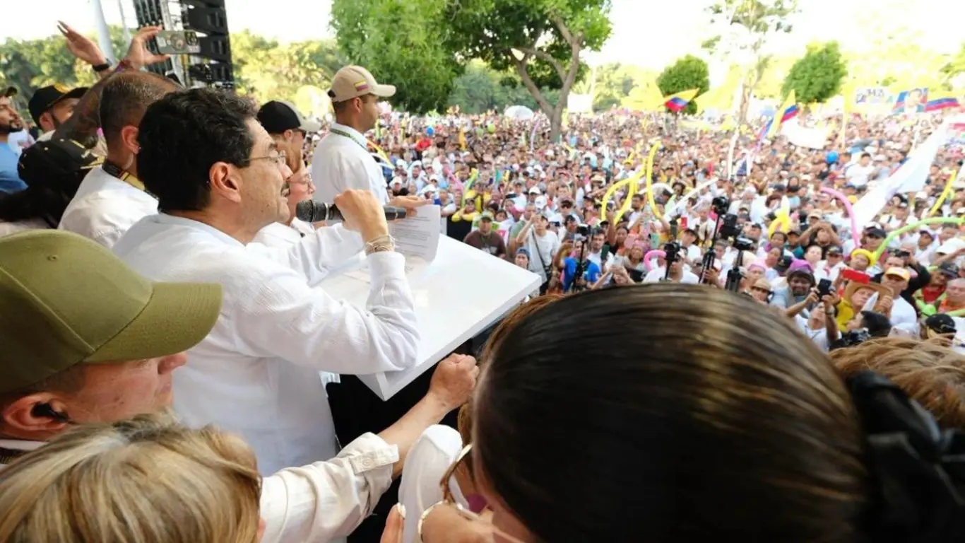  Iván Cepeda visitó Barrancabermeja como parte de su campaña 2026