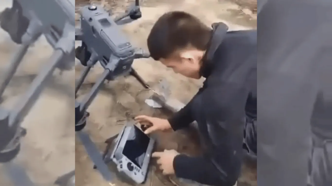 Imágenes de un menor manipulando un dron presuntamente adaptado con explosivos en el Cauca.