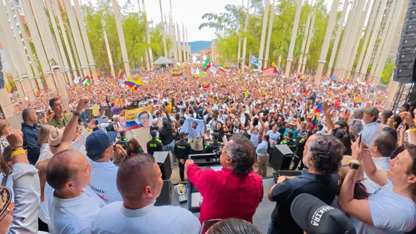 Petro 1 mayo
