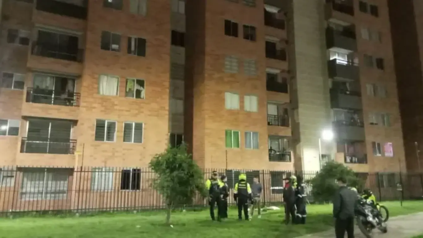 Menor muere tras caer desde un piso 15