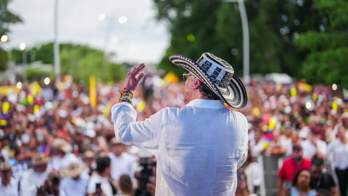 Petro insiste en constituyente 