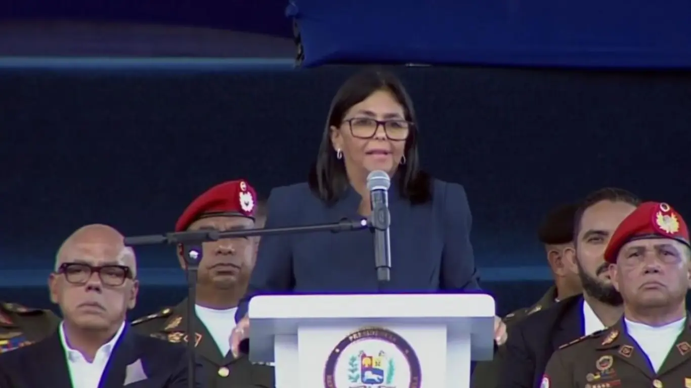 Delcy Rodríguez felicita a Abelardo De la Espriella