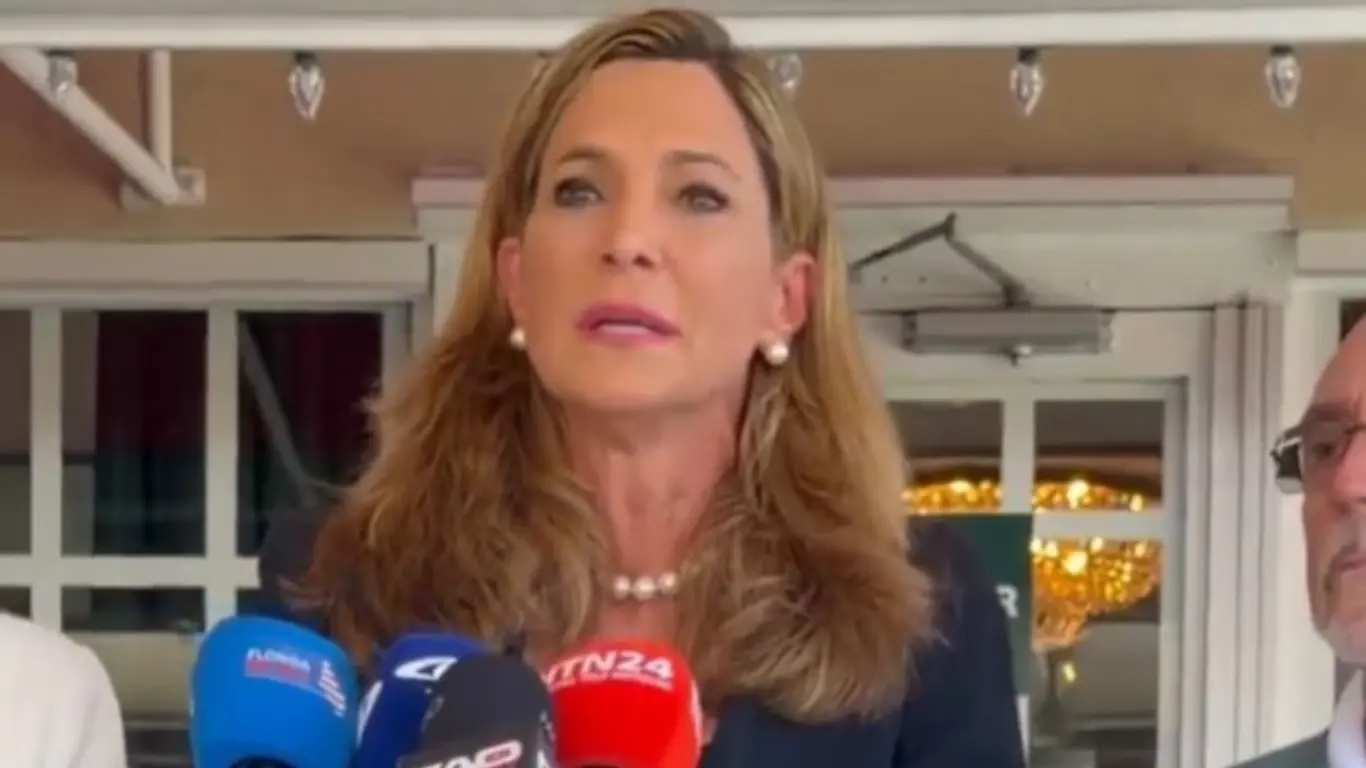 maría elvira salazar dice que de la espriella está "limpio"