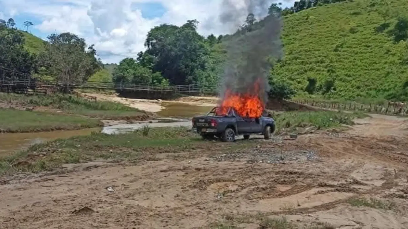 vehículo incinerado segovia antioquia