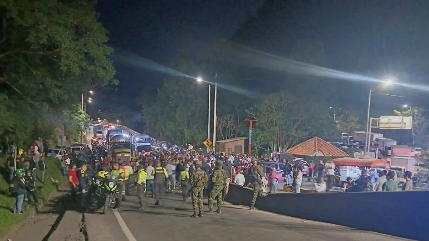 cierre vía al llano 120626