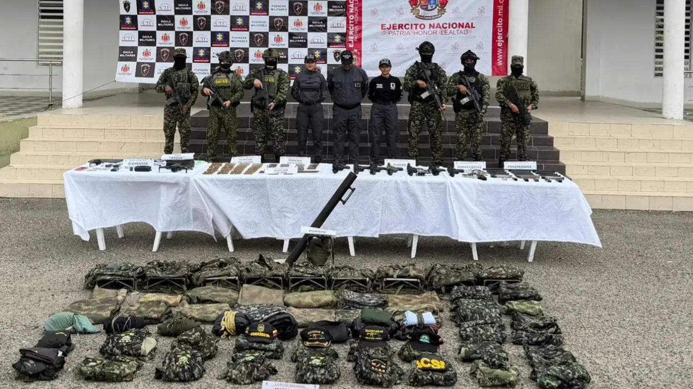 Combates entre el Ejército y las Autodefensas de la Sierra generan caos en la Troncal del Caribe