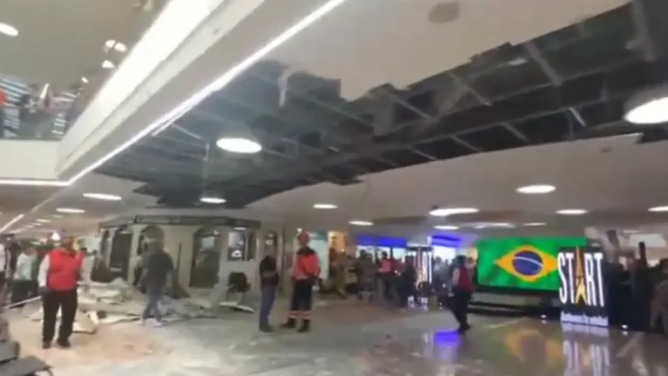 Colapso de techo en Unicentro Medellín 