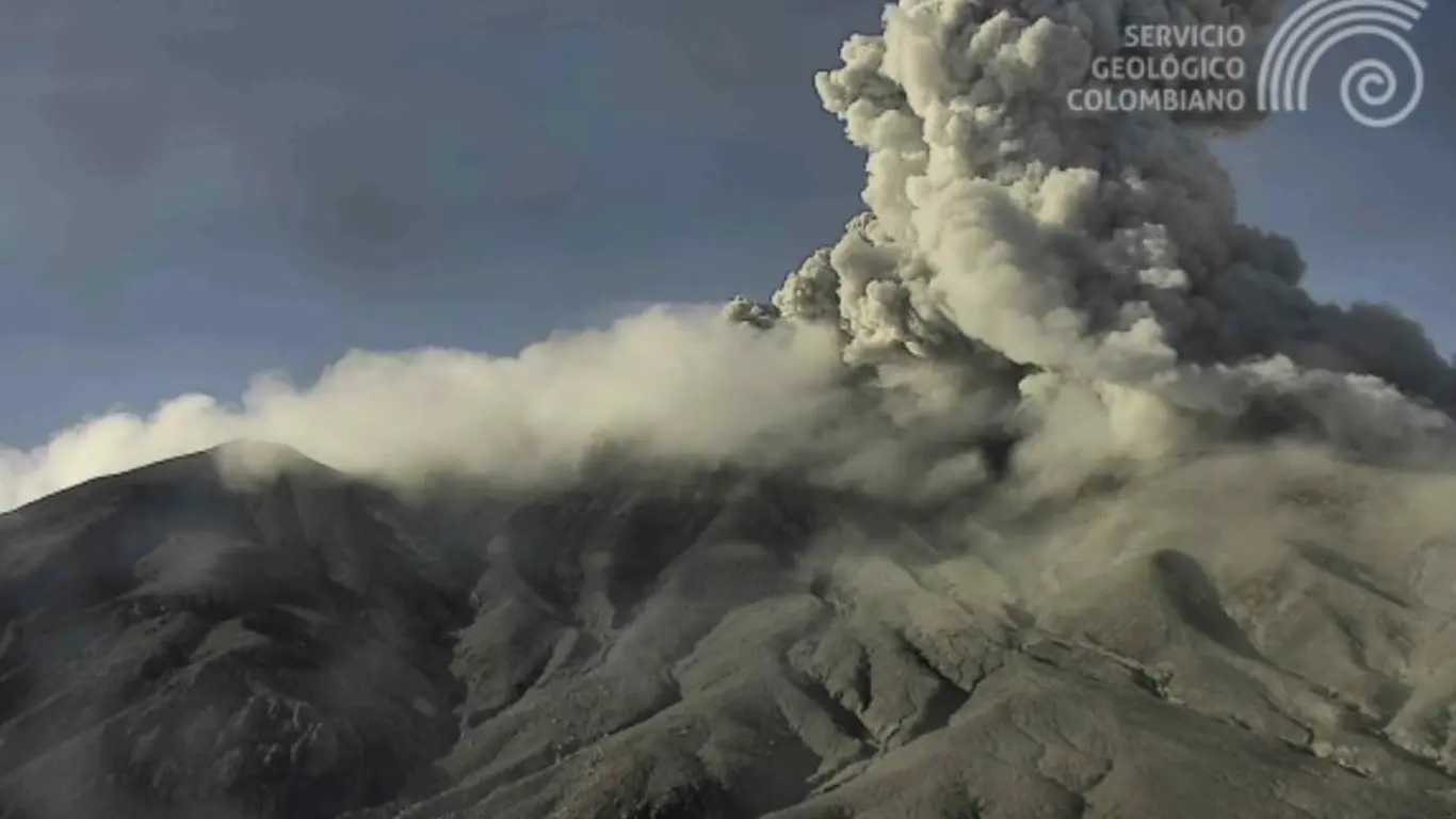 Volcán Puracé emisión de ceniza
