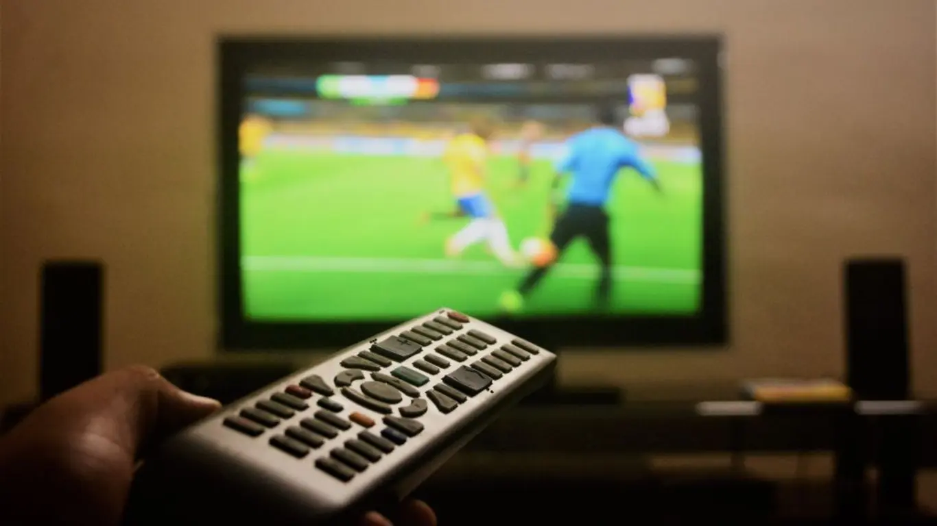 Partido de fútbol en TV