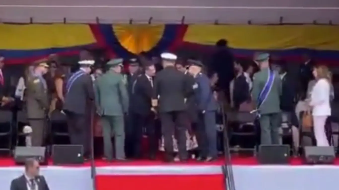 Cúpula Militar se retira antes del discurso de Gustavo Petro