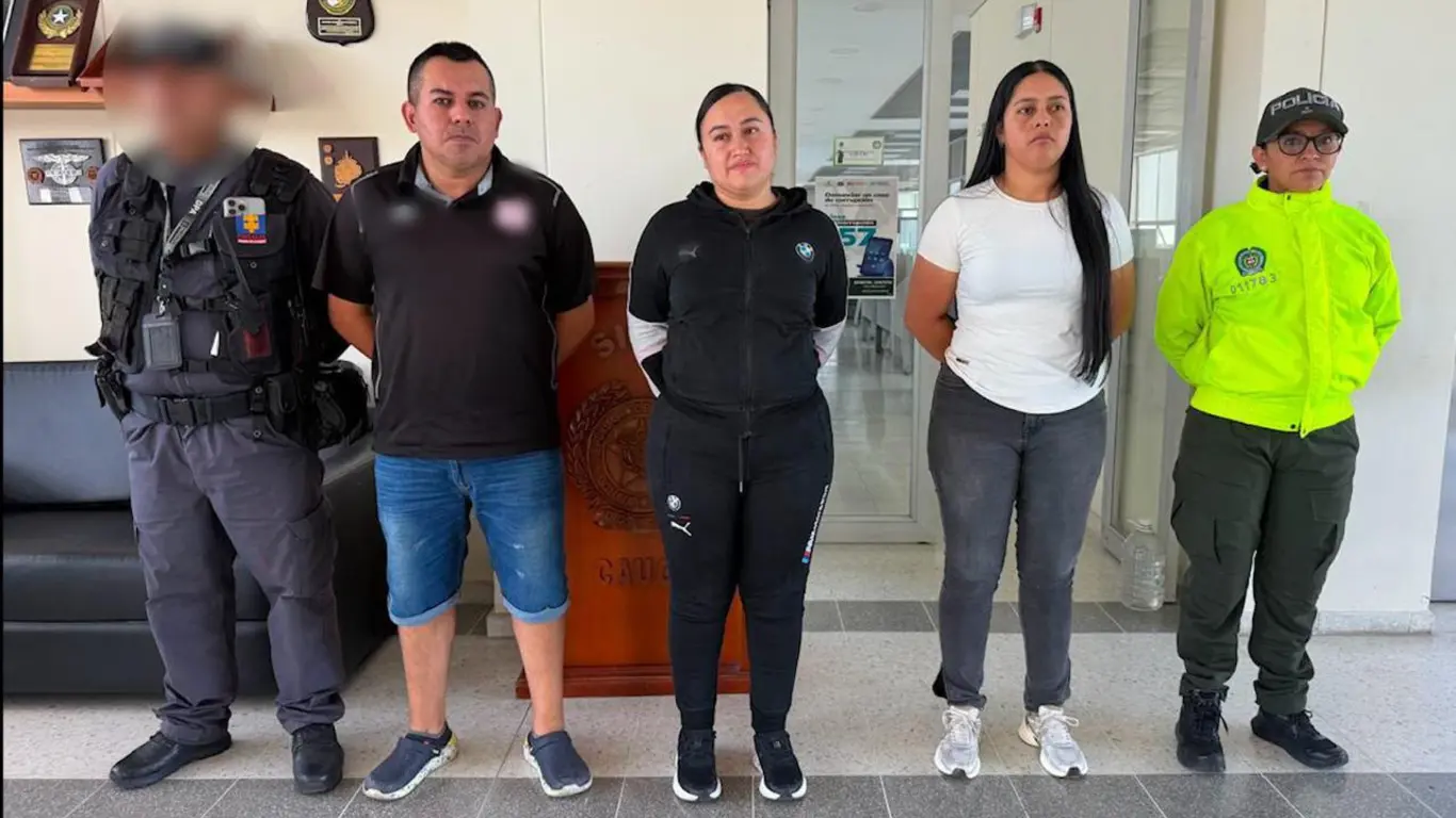 Tres policías corruptos