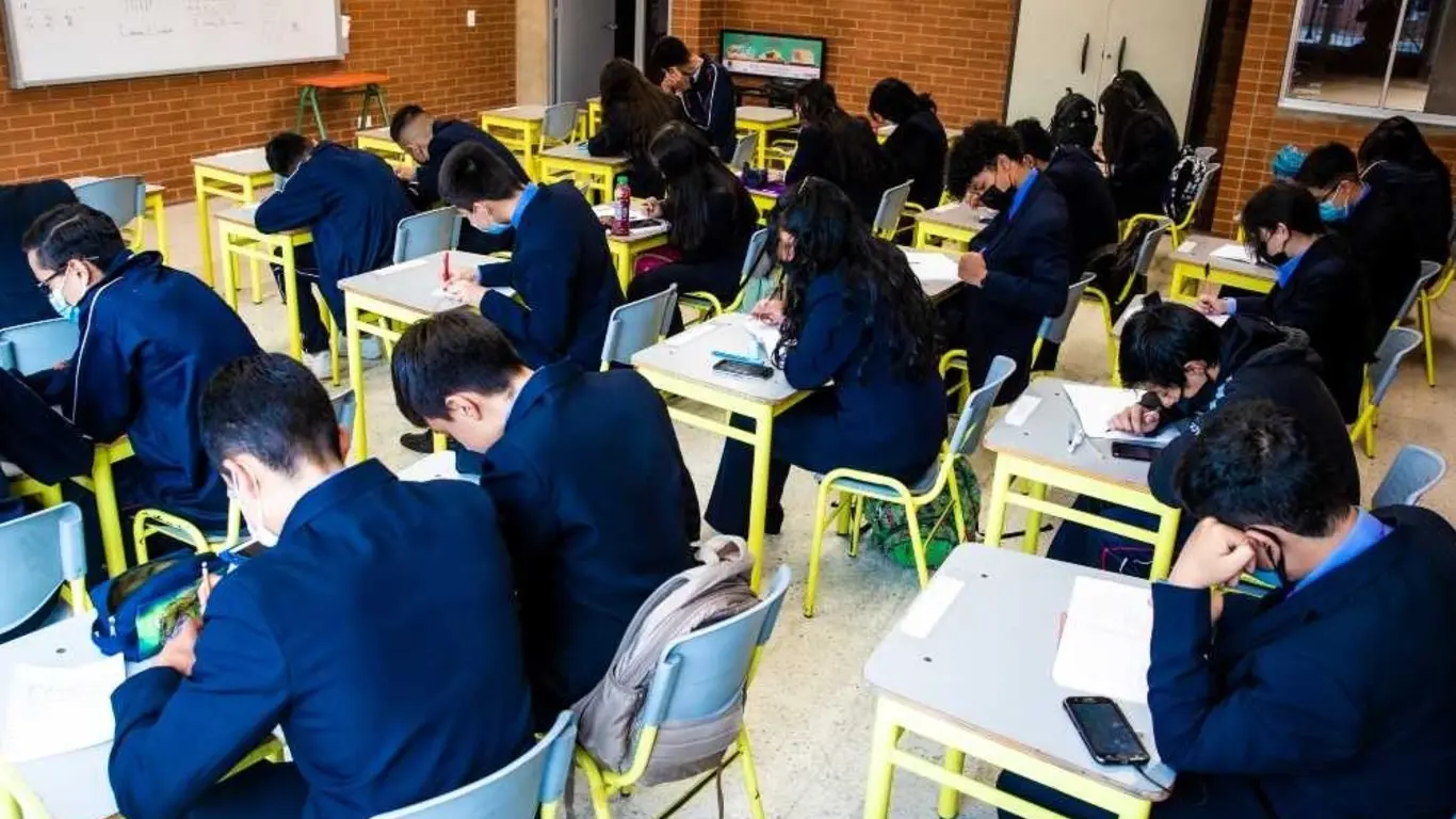Estudiantes colegio distrital