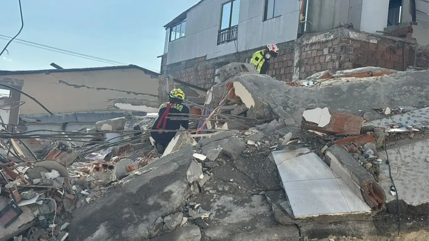 Labores de rescate en Pereira tras terremoto