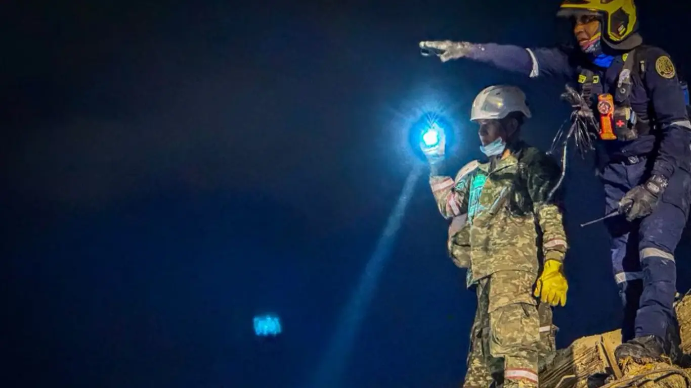 Labores de rescate en Colombia por terremoto