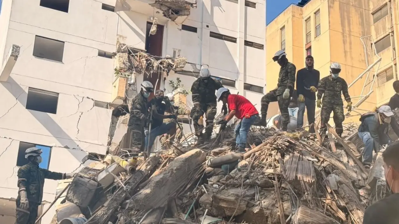Labores de rescate Ejército tras terremoto en Colombia