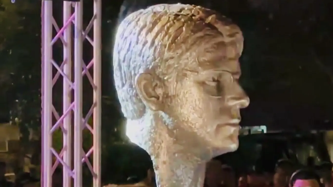 estatua Miguel