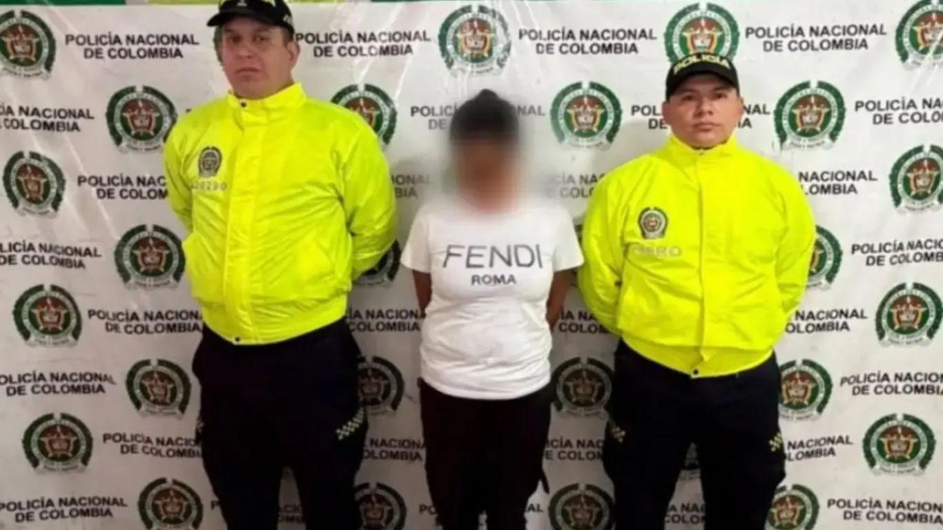 Capturan a mujer señalada de abusar sexualmente a su hija de 9 años