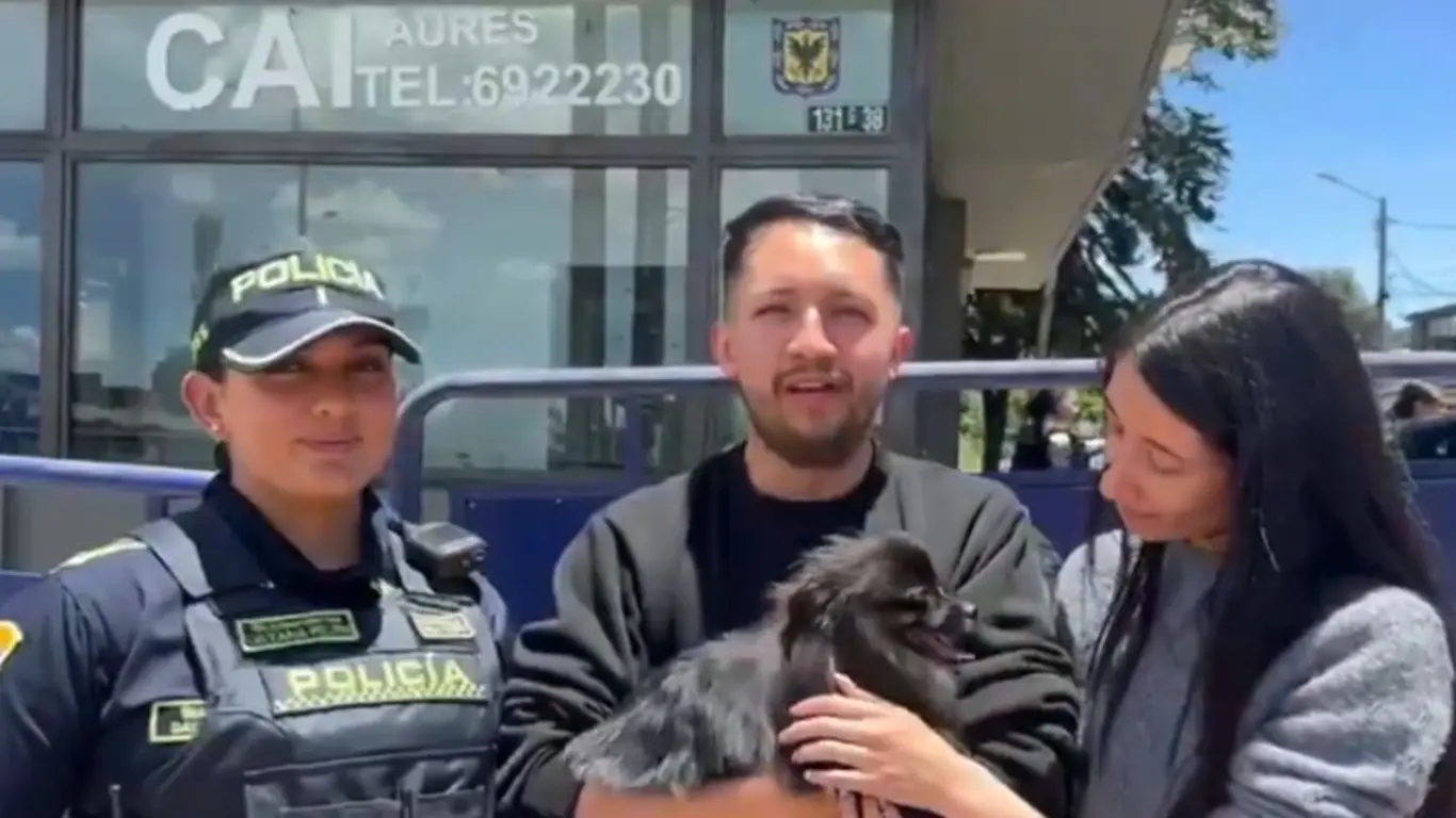Pato, el perro robado durante un asalto en la localidad de Suba de Bogotá volvió con su familia