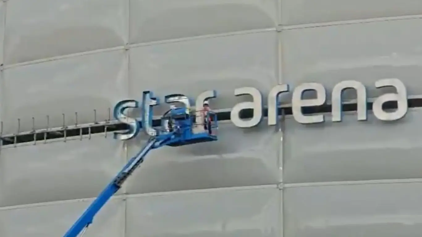 Retiran las letras del nombre del Movistar Arena de Bogotá