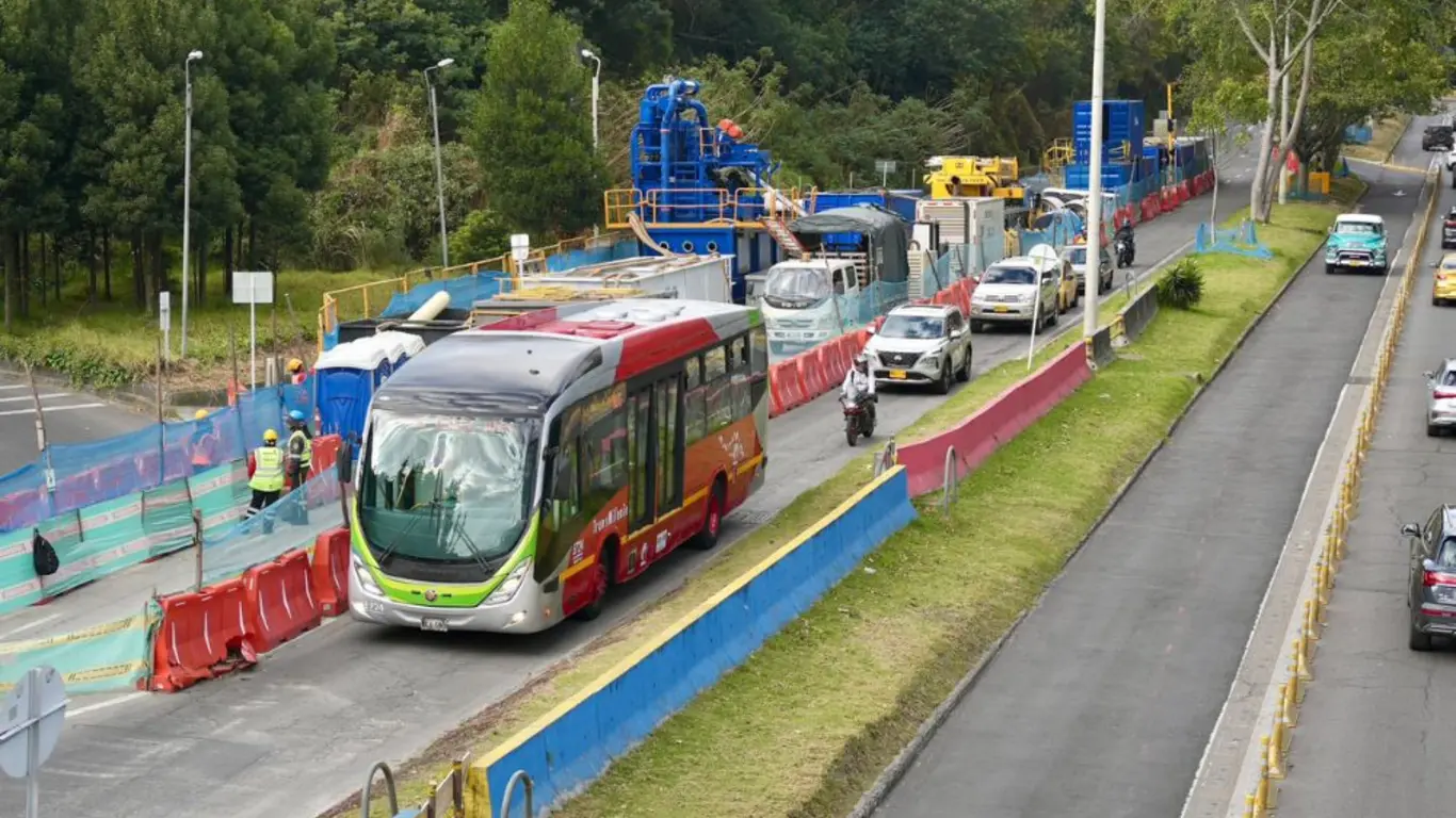 25 rutas de TransMiZonal modificarán sus recorridos en Bogotá debido al desmonte del puente vehicular ubicado en la intersección de la carrera Séptima con la calle 100