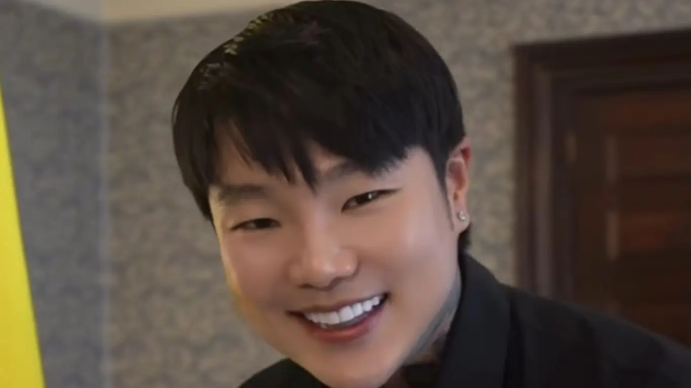 Influencer Zion Hwang 