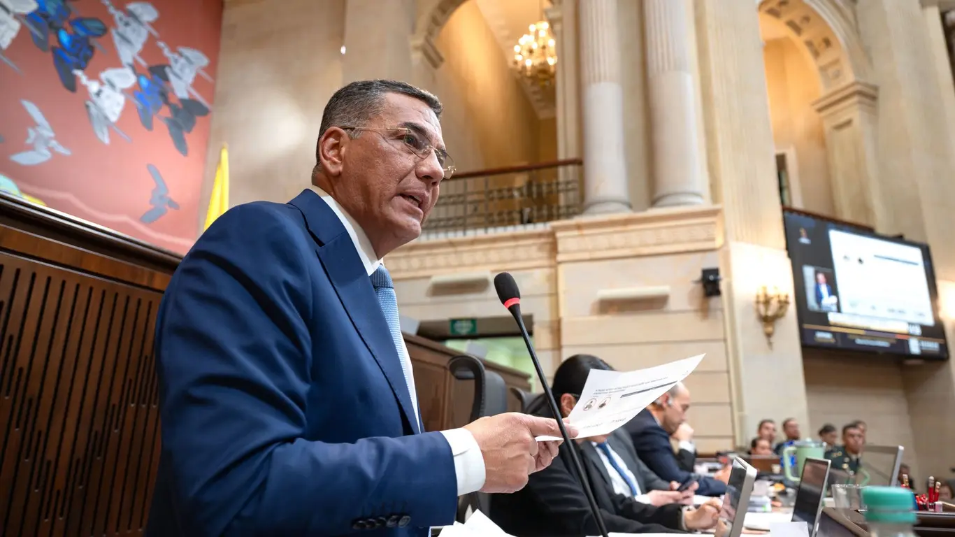 Ministro de Defensa Jorge Mora en moción de censura