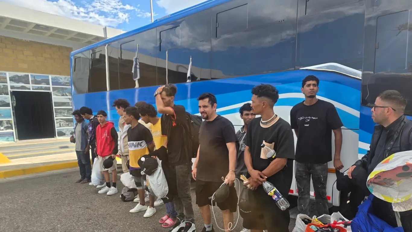  Medellín expulsa a 17 extranjeros con antecedentes; uno se hacía pasar por sacerdote en las vías