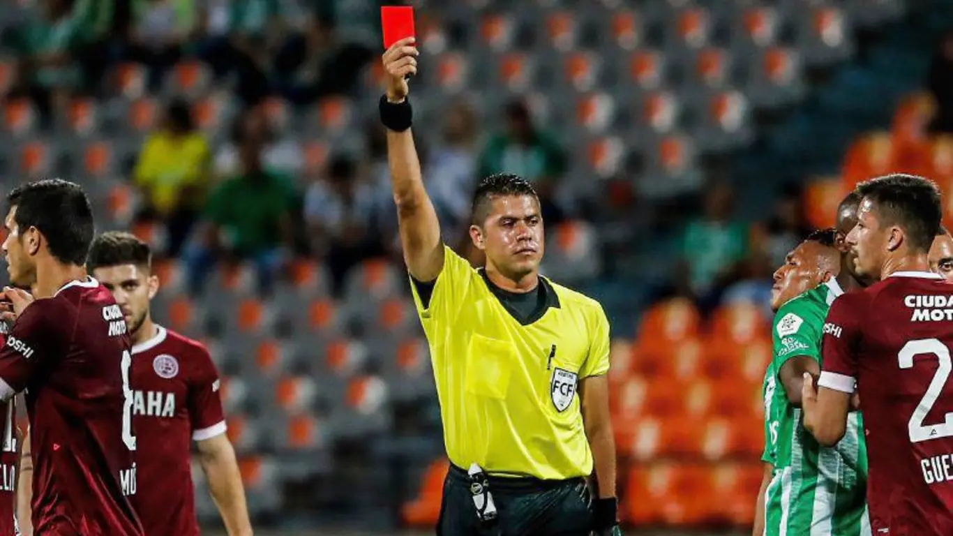 Arbitro roja