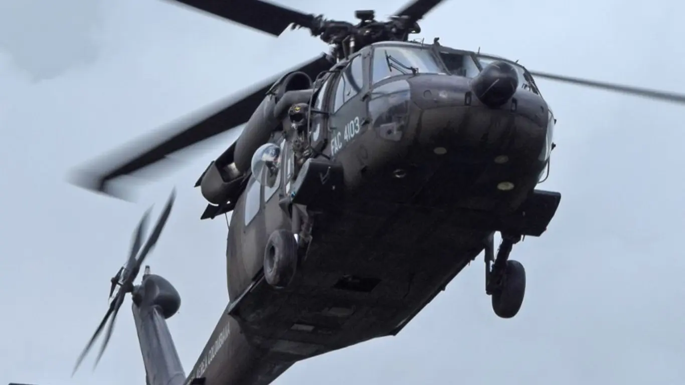 Helicóptero UH-60 Black Hawk del Ejército Nacional