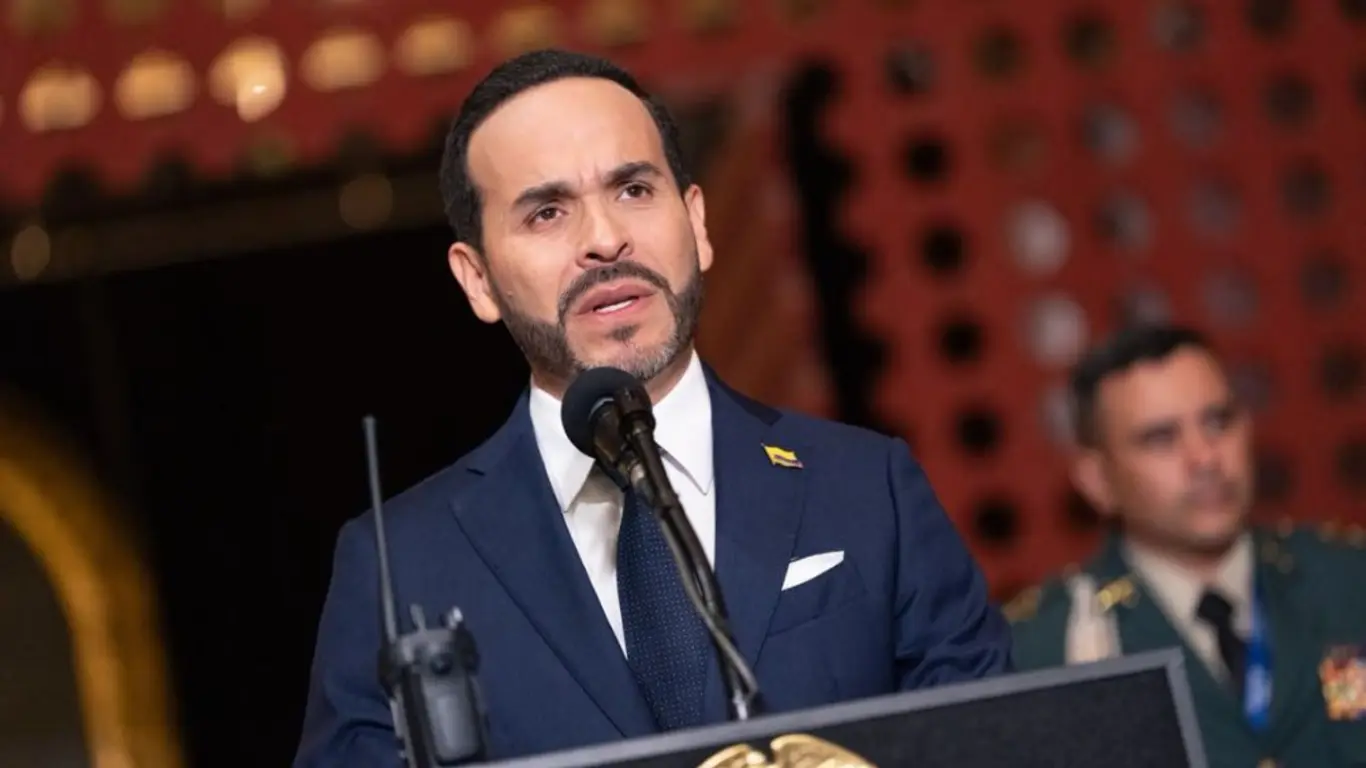 Abelardo de la Espriella ordenó retirar imágenes de Carlos Pizarro de espacios públicos del Gobierno