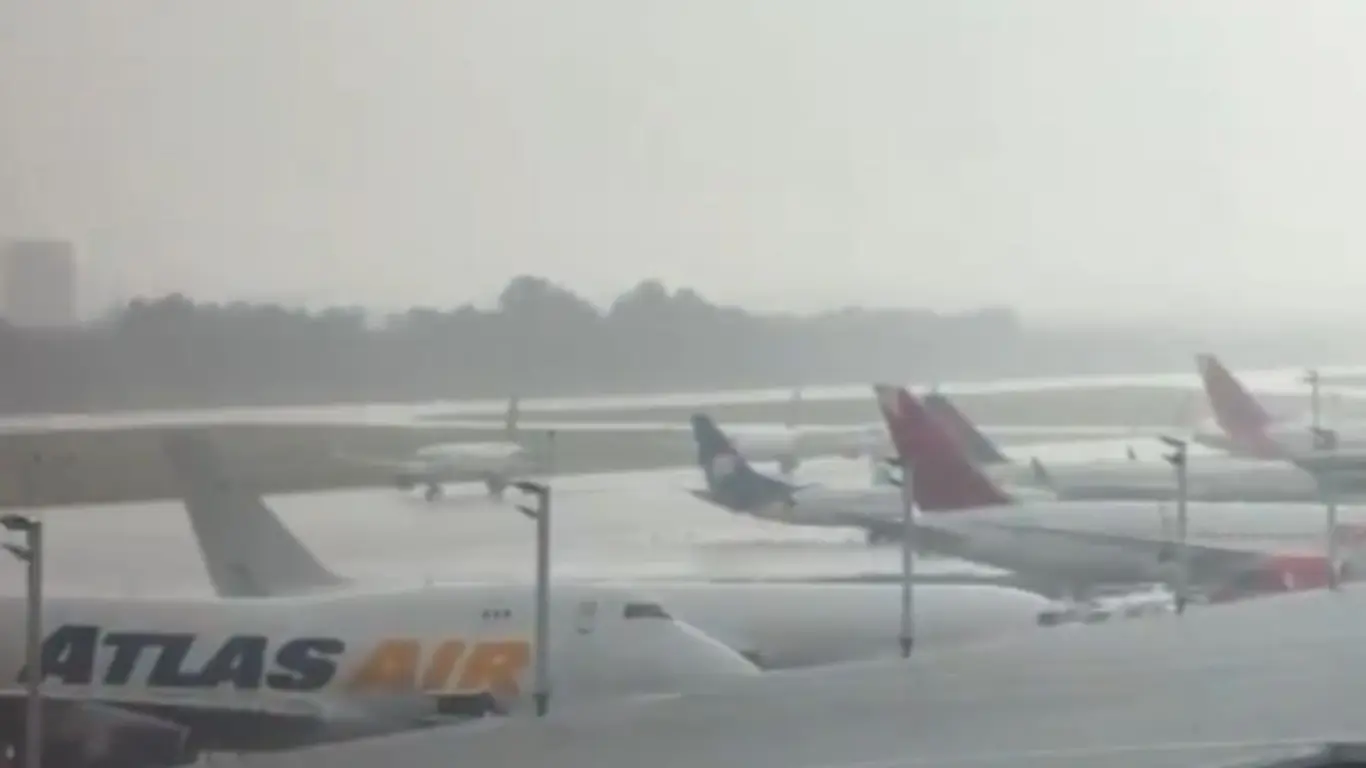 Aerocivil reanuda operaciones en El Dorado tras fuertes lluvias en Bogotá