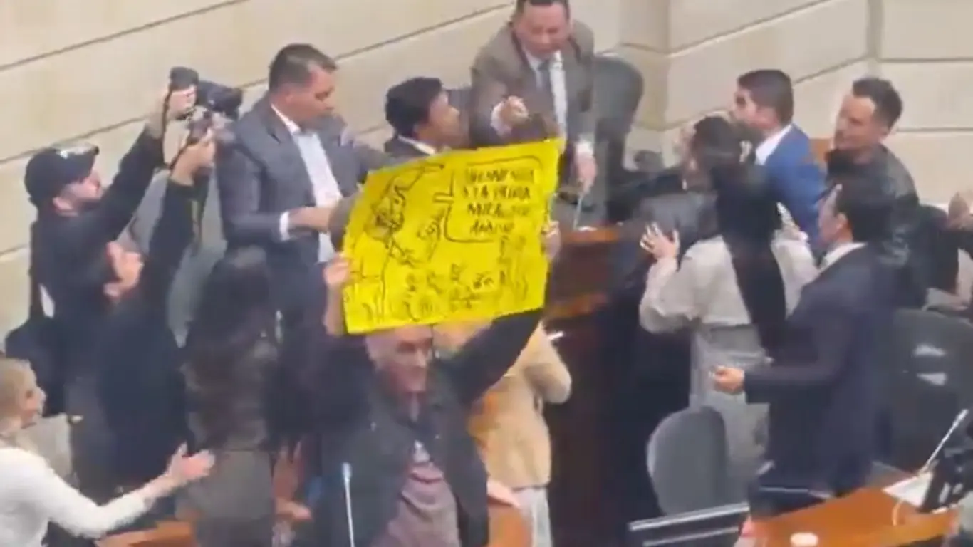 Matador fue sacado del Senado con intervención de la Policía tras enfrentamiento con congresistas