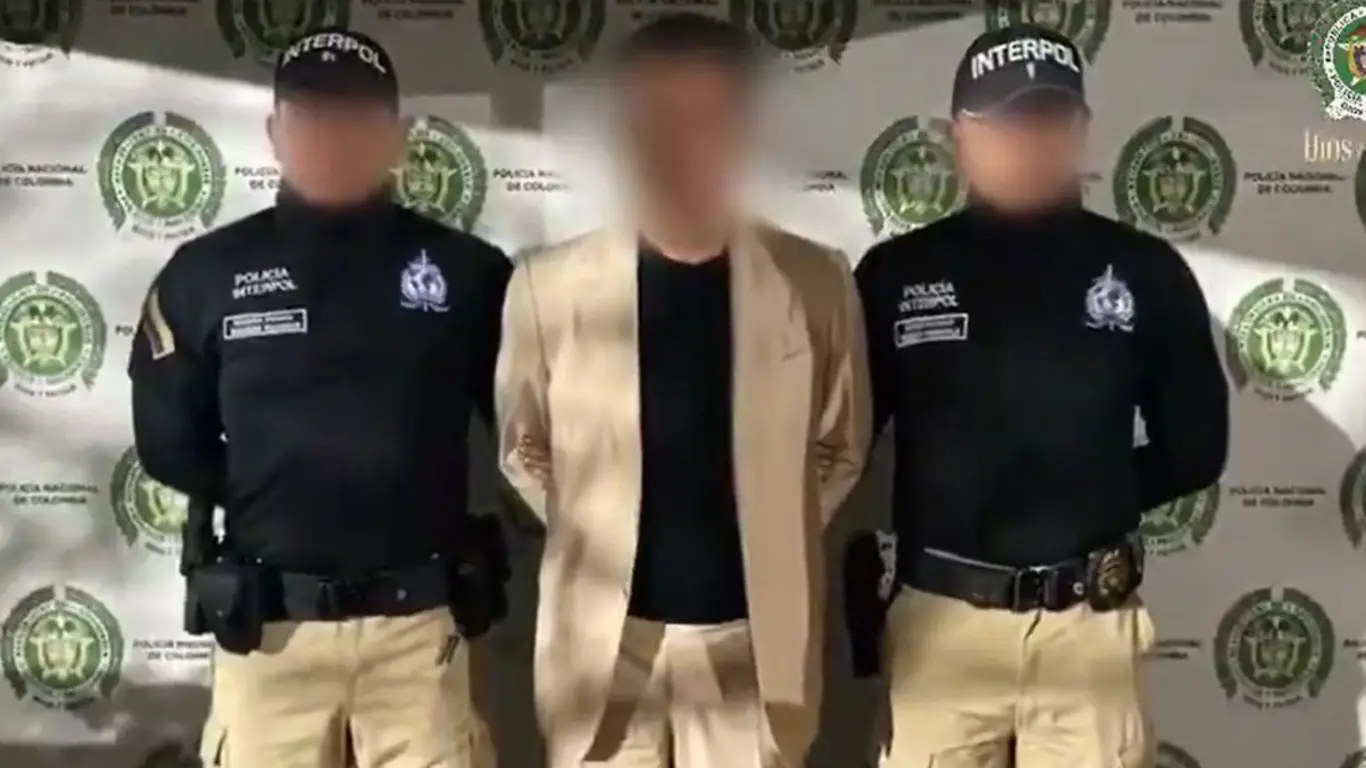 Retienen en el aeropuerto El Dorado a extranjero buscado por Emiratos Árabes Unidos por presunta estafa