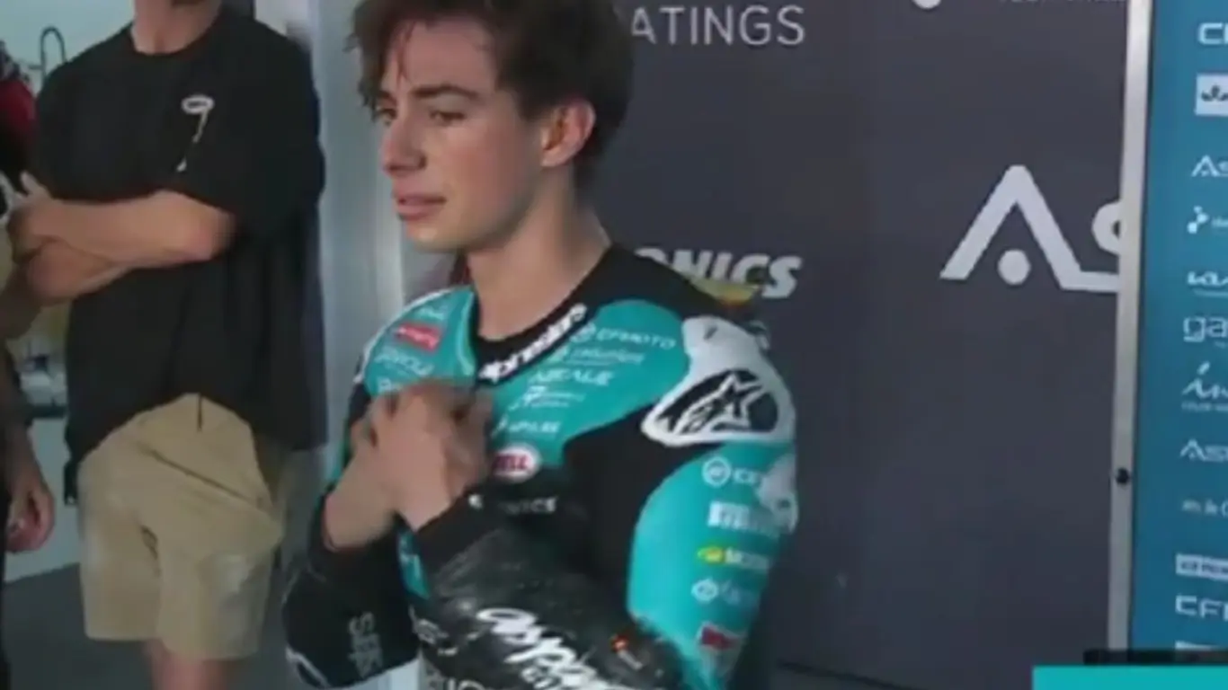 David Alonso sufrió fuerte accidente en Indonesia y abandonó la carrera entre lágrimas
