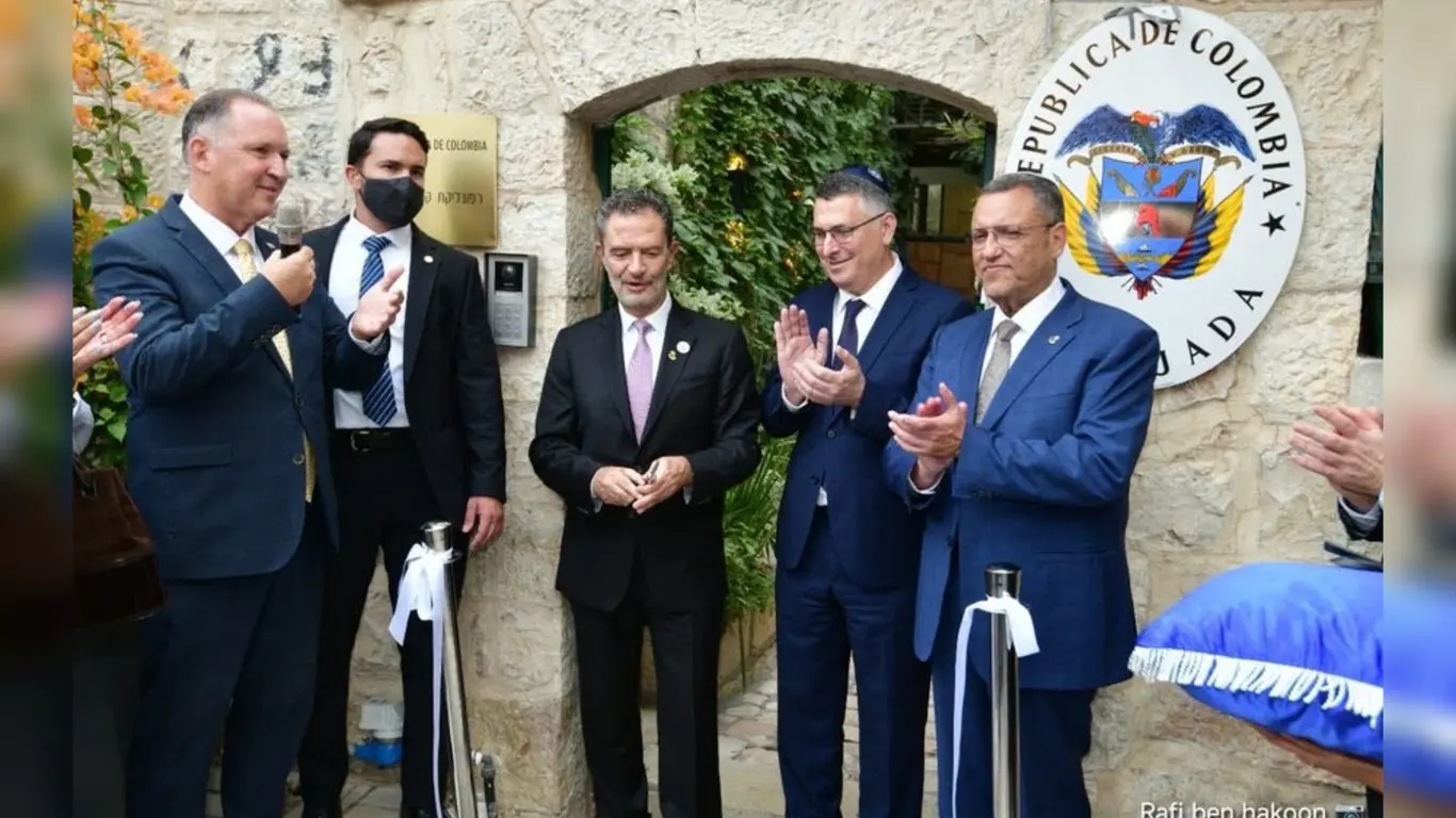 Apertura embajada