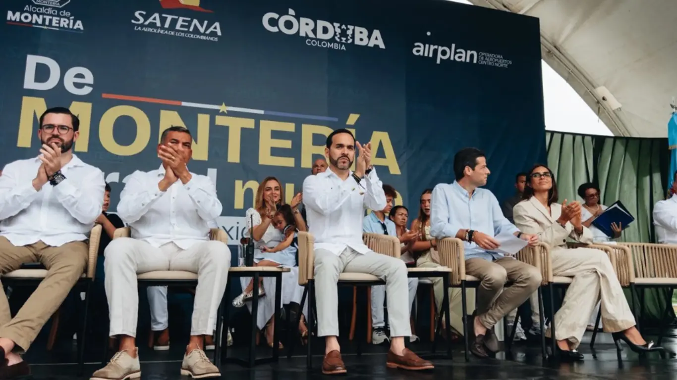 El presidente De La Espriella inauguró la ruta aérea Montería - Ciudad de Panamá