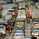 Carros por autopista en Bogotá