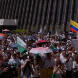 protesta en La Alpujarra Medellin