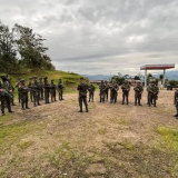 Soldados del Ejército Nacional en campo