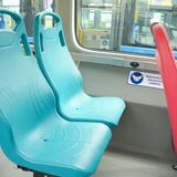 Sillas aguamarina de buses eléctricos transmilenio