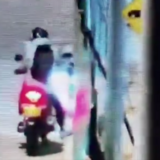 Denuncian abandono de un perro desde una motocicleta en Lagos de Torca