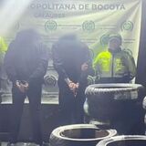 Capturan a dos hombres que rompieron la pared de un local para robar más de 30 llantas de moto en Suba